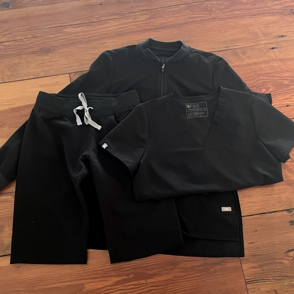 Figs scrubs outfit set bundle: Bellery jacket, Livingston pants, & Casma top - Picture 2 of 8